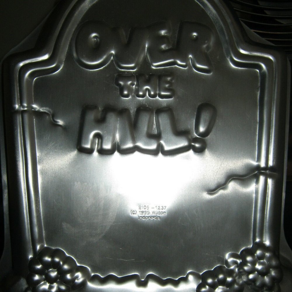 Wilton Over The Hill Tombstone Cake Pan (2105-1237, 1985)